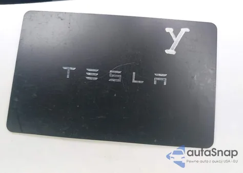 2022 Tesla Model Y Long Range Dual Motor All-Wheel Drive z USA, uszkodzony, nr VIN 7SAYGDEE9NF337966